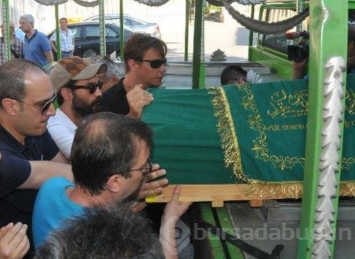 Sinan Akçıl'a acı gününde Ebru Şallı destek oldu...