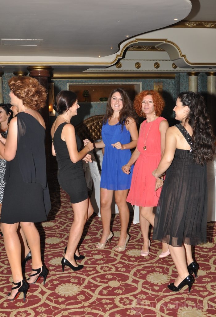 Gizem Güzel 'in renkli kına gecesi...
