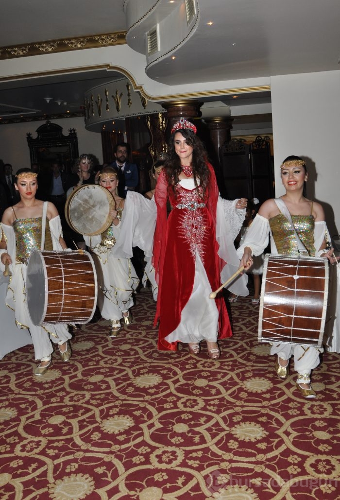 Gizem Güzel 'in renkli kına gecesi...