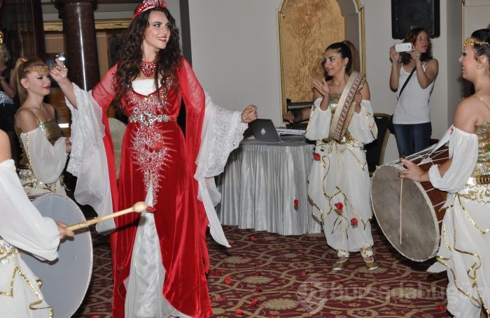 Gizem Güzel 'in renkli kına gecesi...