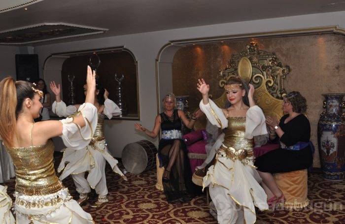 Gizem Güzel 'in renkli kına gecesi...