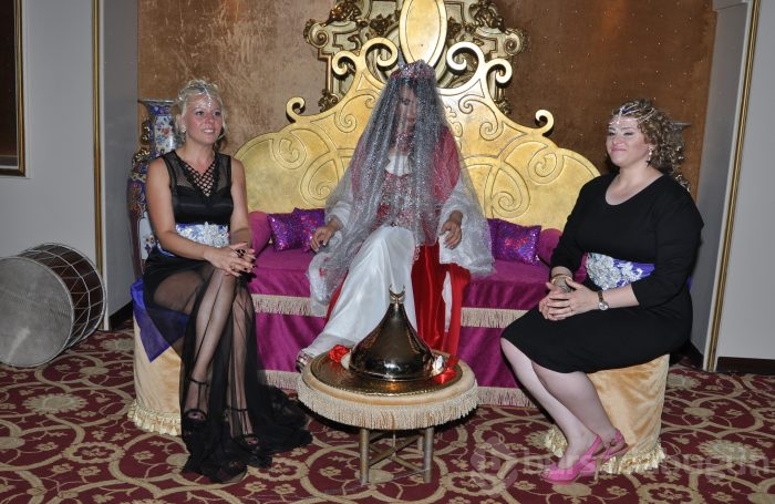 Gizem Güzel 'in renkli kına gecesi...