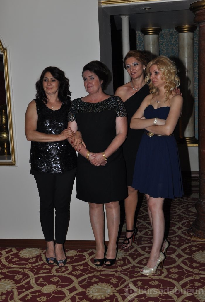 Gizem Güzel 'in renkli kına gecesi...