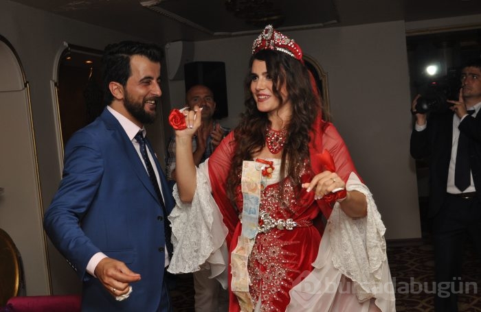 Gizem Güzel 'in renkli kına gecesi...