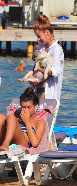 Güzel eczacı plajı yaktı!