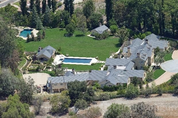 Kim Kardashian ve Kanye West yeni malikane aldı