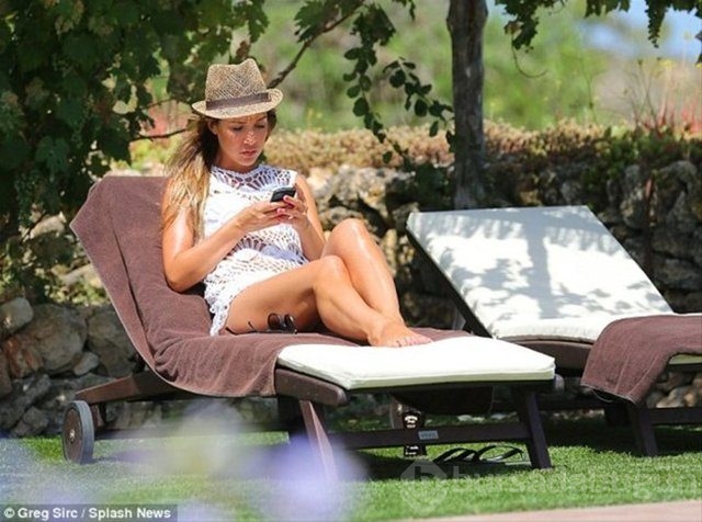 Myleene Klass, beyaz bikinisiyle büyüledi...