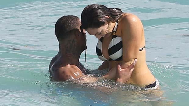 Kelly Brook düğünü erteledi