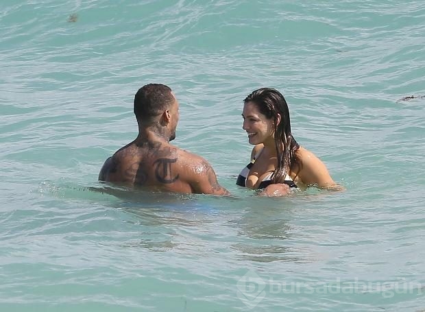 Kelly Brook düğünü erteledi