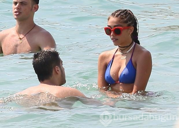 Lourdes Leon tatile devam ediyor