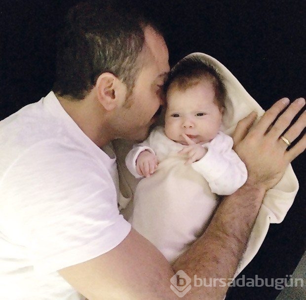 Demet Akalın bebeğini düşürdü