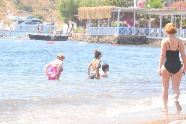 "Anneanne bikinisiyle yakalandım"
