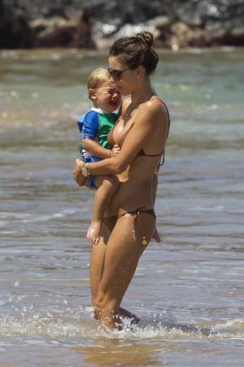 Alessandra Ambrosio tatilde