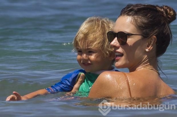 Alessandra Ambrosio tatilde