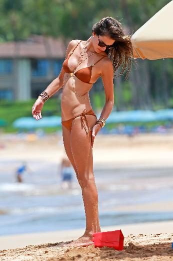 Alessandra Ambrosio tatilde
