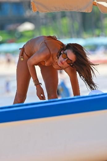 Alessandra Ambrosio tatilde