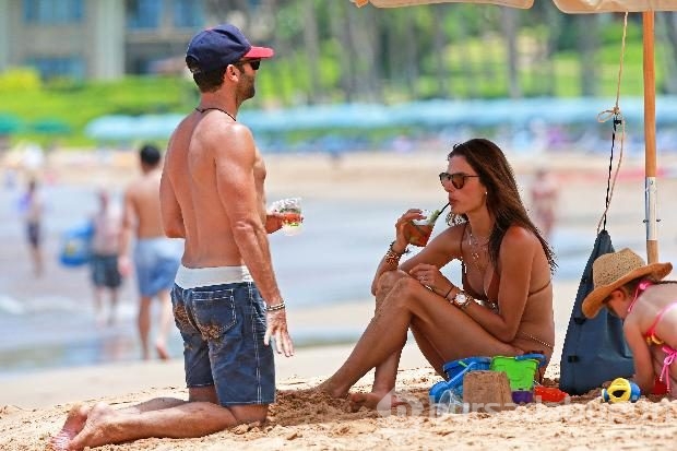 Alessandra Ambrosio tatilde