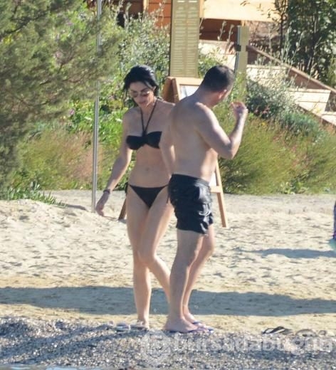Defne kızı ve sevgilisiyle tatilde