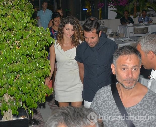 Kenan sahnede Beren kuliste