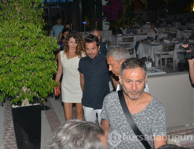 Kenan sahnede Beren kuliste