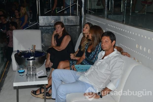 Kenan sahnede Beren kuliste