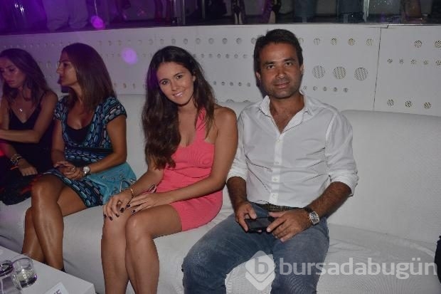Kenan sahnede Beren kuliste