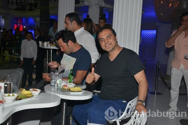 Kenan sahnede Beren kuliste