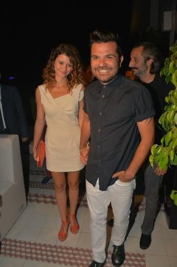 Kenan sahnede Beren kuliste