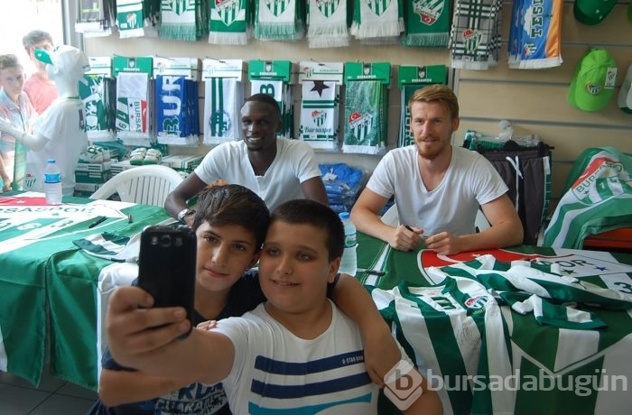 Serdar Aziz ve Traore taraftarlarla buluştu