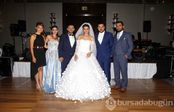 Özge Duman ve Kerem Bayrak mutluluğa "Evet" dedi...