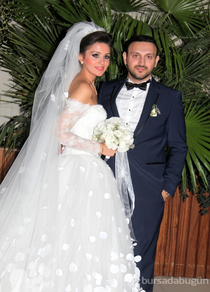 Özge Duman ve Kerem Bayrak mutluluğa "Evet" dedi...