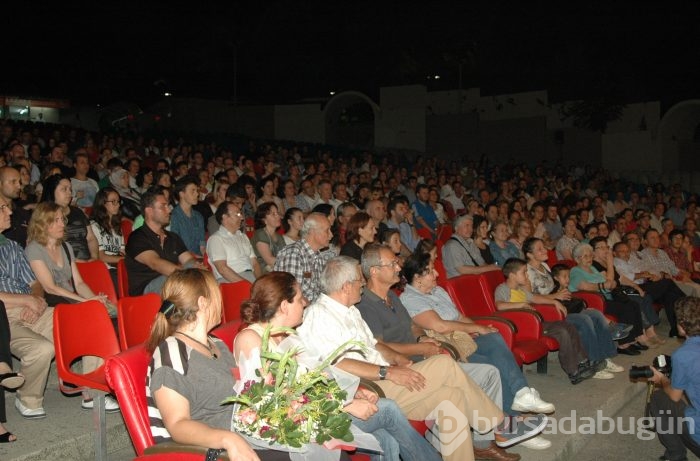 Levent Kırca 'Haziran' ile Bursa'yı salladı...