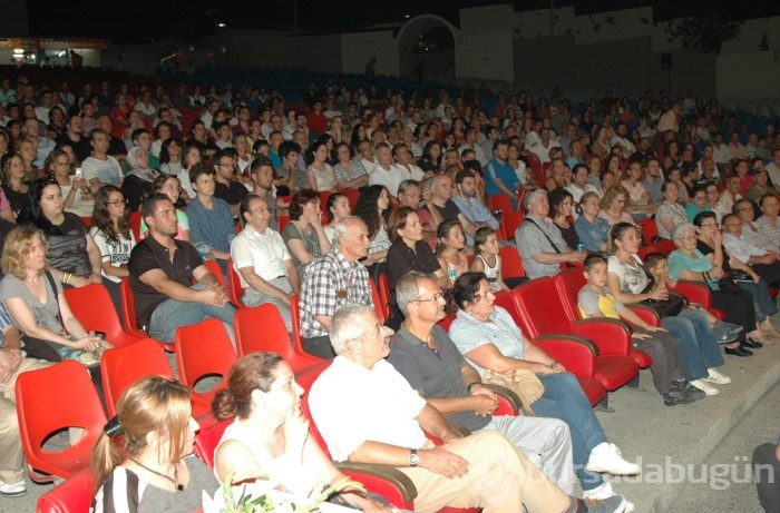 Levent Kırca 'Haziran' ile Bursa'yı salladı...