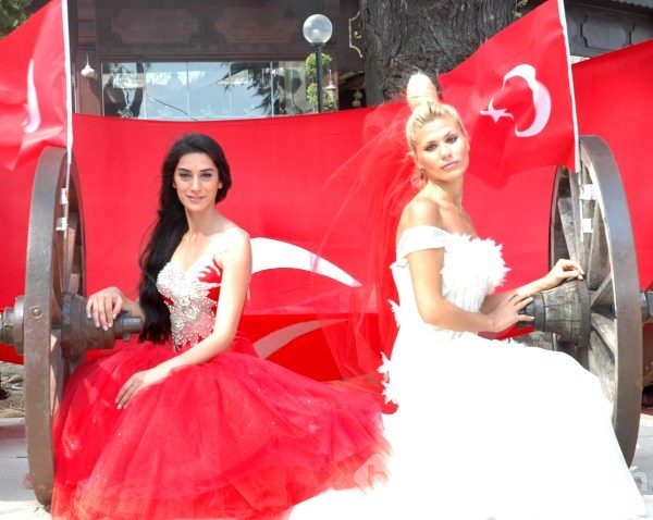 Bursalı mankenlerden dünyaya anlamlı mesaj!