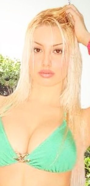 Kedicik Gülşah'tan bikini şov...