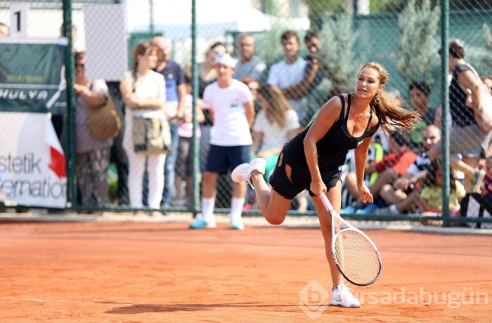 Hülya Avşar tenis turnuvası için Bursa'ya geldi...