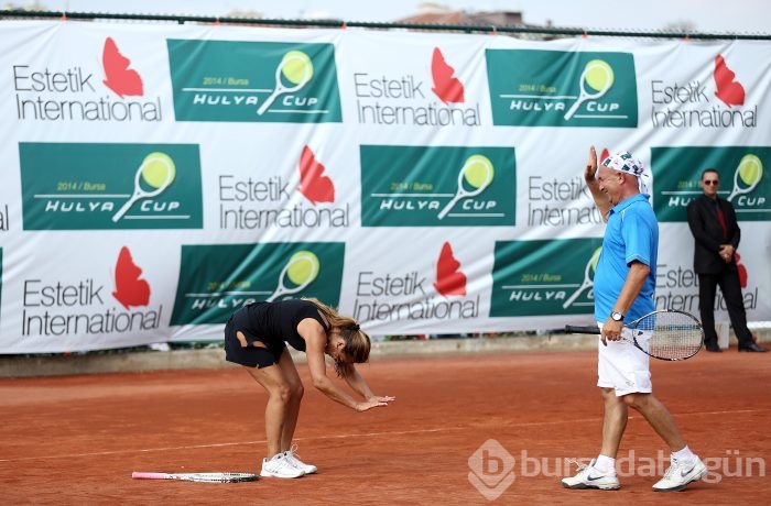 Hülya Avşar tenis turnuvası için Bursa'ya geldi...