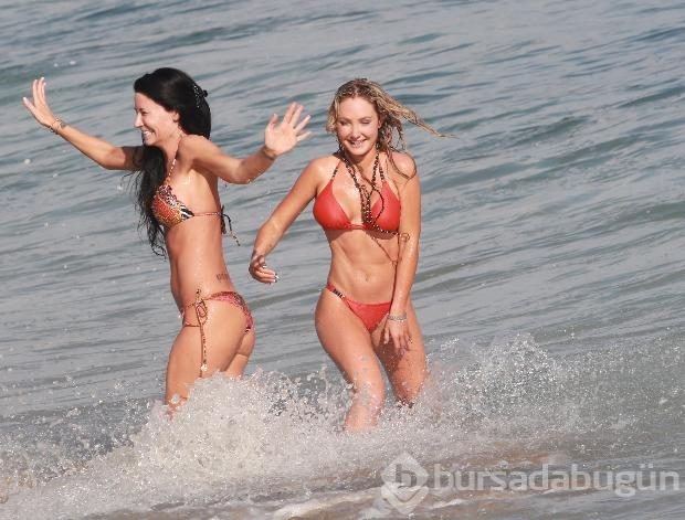 Plajın en seksisi Nikki Lund...