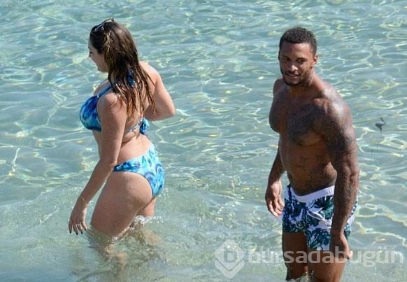 Kelly Brook'un renkli Yunanistan tatili...