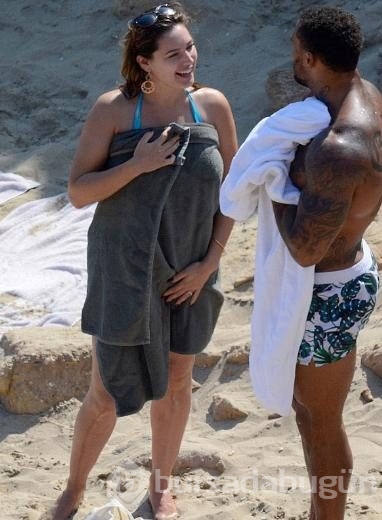 Kelly Brook'un renkli Yunanistan tatili...