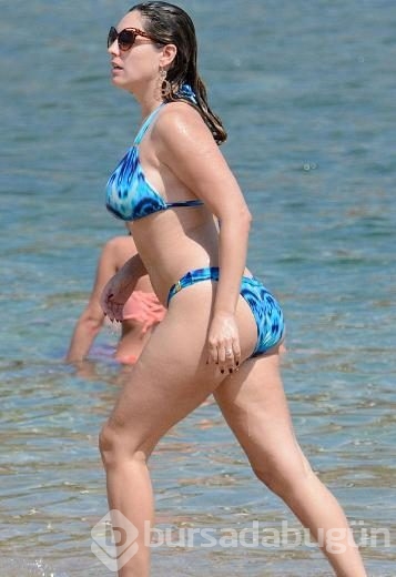 Kelly Brook'un renkli Yunanistan tatili...