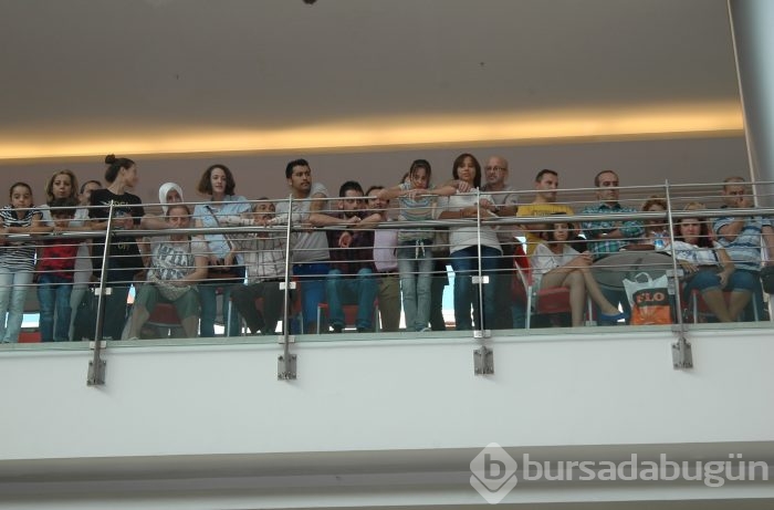 Model Of Celebrity, Carrefour Bursa AVM'de