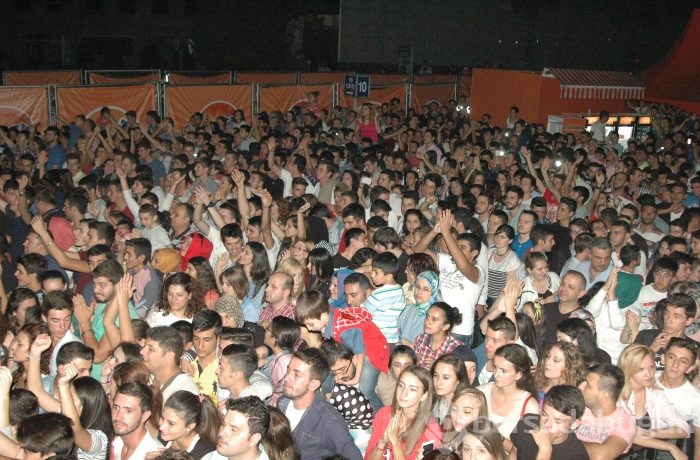 Fanta Gençlik festivali'nde Hadise çıktı...
