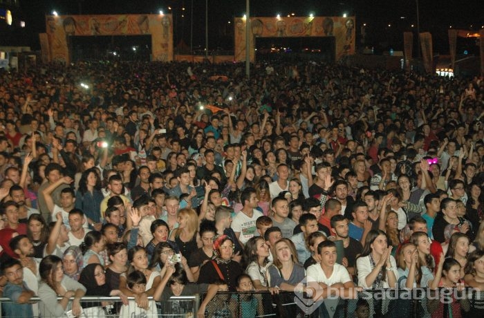 Fanta Gençlik festivali'nde Hadise çıktı...
