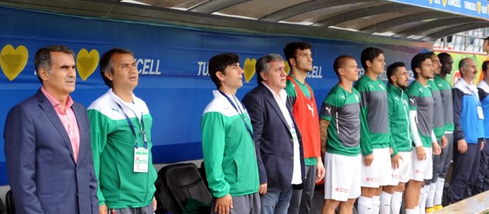 Timsah'ın Rize'de çay keyfi!