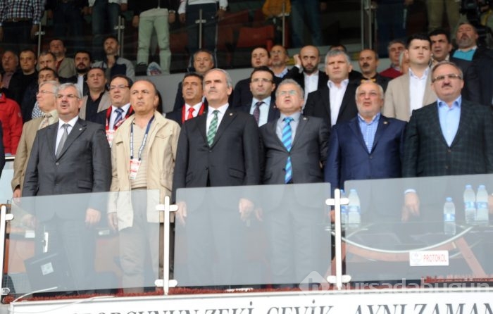 Timsah'ın Rize'de çay keyfi!