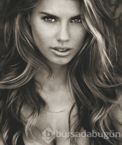 Charlotte McKinney'den çok seksi pozlar...
