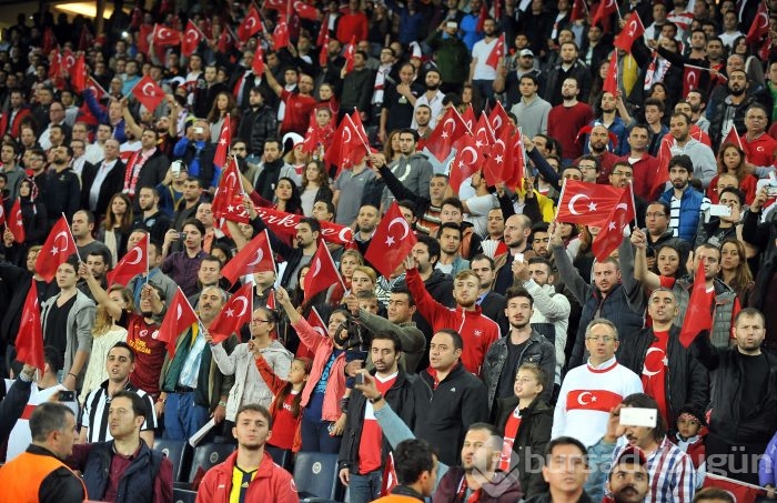 Milli takımın yüzü yine gülmedi!