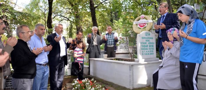 Amigo Yaşar kabri başında anıldı