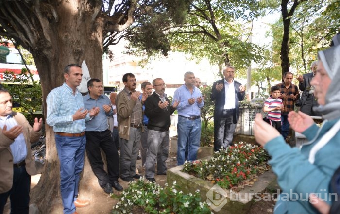 Amigo Yaşar kabri başında anıldı